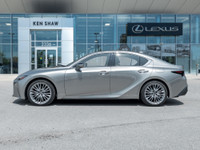 One owner, leased vehicle, full service history, clean Carfax. LOW kms!Luxury package. dometer is 25... (image 2)