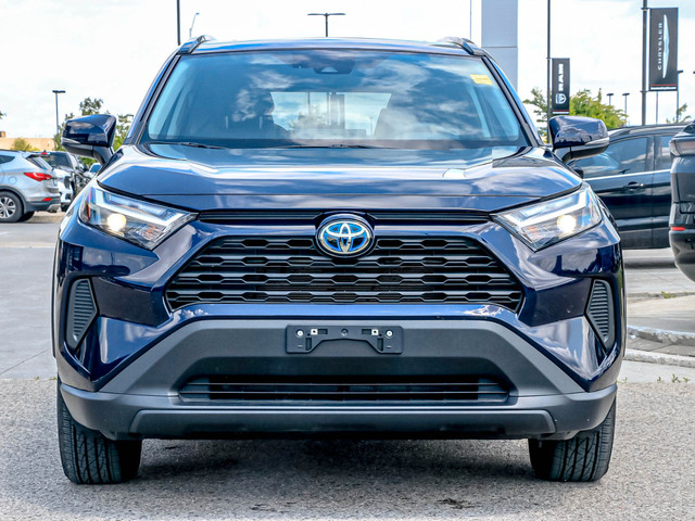 2024 Toyota RAV4 Hybrid XLE Hybrid XLE | Apple CarPlay | Sunn... in Cars & Trucks in London - Image 2