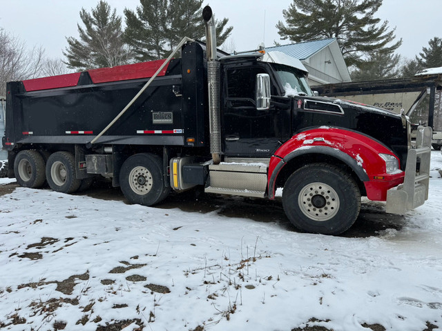 2021 Kenworth T880 Tri Axle Dump Truck with WARRANTY in Farming Equipment in Sudbury - Image 2