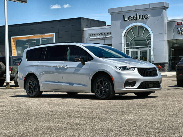 2024 Chrysler Pacifica Hybrid in Cars & Trucks in Edmonton