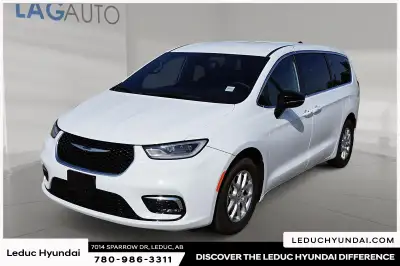 2024 Chrysler Pacifica Touring Experience the Chrysler Pacifica Touring with only 17217 km on the od...