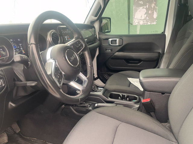 2021 Jeep Wrangler SAHARA 4X4 *NAV* CARPLAY ALPINE BLUETOOTH GR  in Cars & Trucks in Laurentides - Image 4
