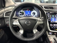 The 2017 Nissan Murano Platinum stands out with its robust 3.5L engine and all-wheel drive capabilit... (image 8)