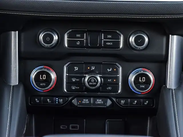 2024 GMC Yukon XL SLT Clean Carfax | One Owner | 4WD XL LUX |... in Cars & Trucks in Oakville / Halton Region - Image 29