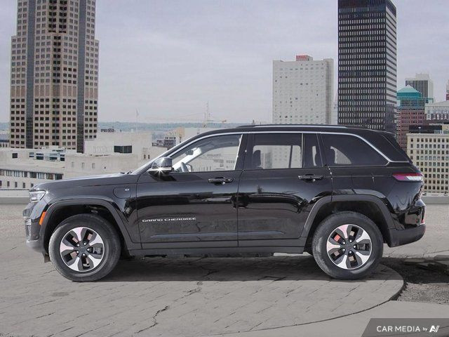 2023 Jeep Grand Cherokee 4xe Plug-In Hybrid AWD | No Accidents in Cars & Trucks in Calgary - Image 3