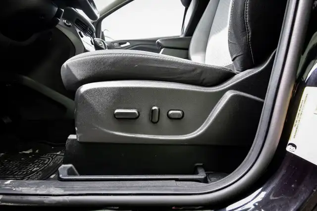 2019 Ford Escape SE FWD • HEATED SEATS • CP/AA • REMOTE START in Cars & Trucks in Ottawa - Image 30