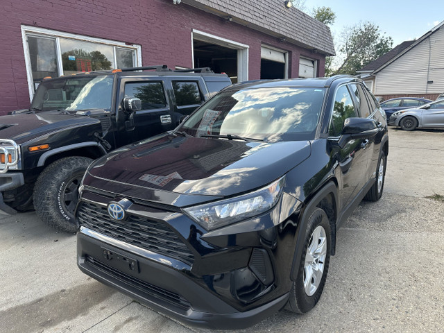 2019 Toyota RAV4 Hybrid LE new safety clean title  in Cars & Trucks in Winnipeg