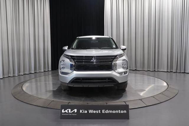 2024 Mitsubishi Outlander ES 4X4 / Heated Seats / Push Start... in Cars & Trucks in Edmonton - Image 2