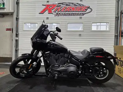 Displacement: 114 cu. in. Engine Type: Milwaukee-Eight® 114 Bore and Stroke: 4 x 4.5 in. Compression...