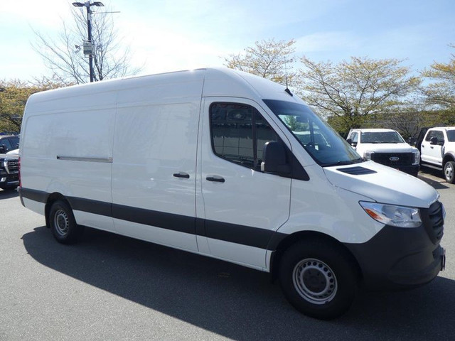 2022 Mercedes-Benz Sprinter Cargo Van in Cars & Trucks in Delta/Surrey/Langley - Image 3