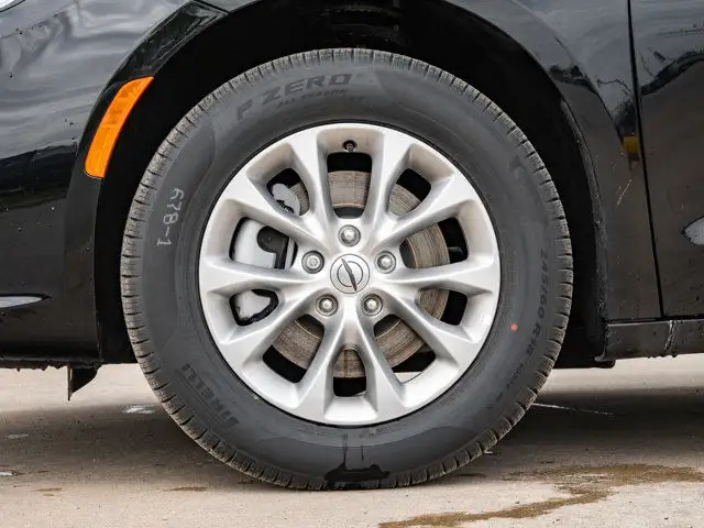 2025 Chrysler Pacifica Select in Cars & Trucks in Barrie - Image 14