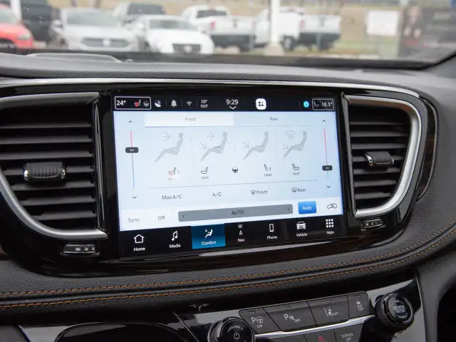 2023 Chrysler Pacifica Hybrid Pinnacle in Cars & Trucks in Calgary - Image 28