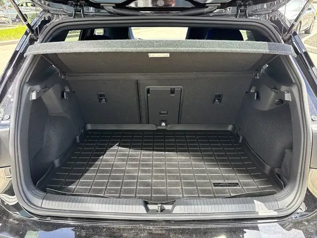 2024 Volkswagen Golf R BASE dans Autos et camions dans Ville d’Edmonton - Image 26