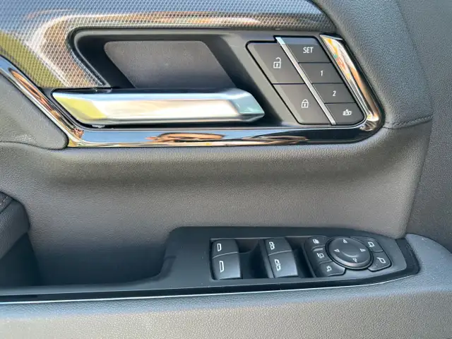 2025 GMC Sierra 2500HD AT4 in Cars & Trucks in Markham / York Region - Image 12