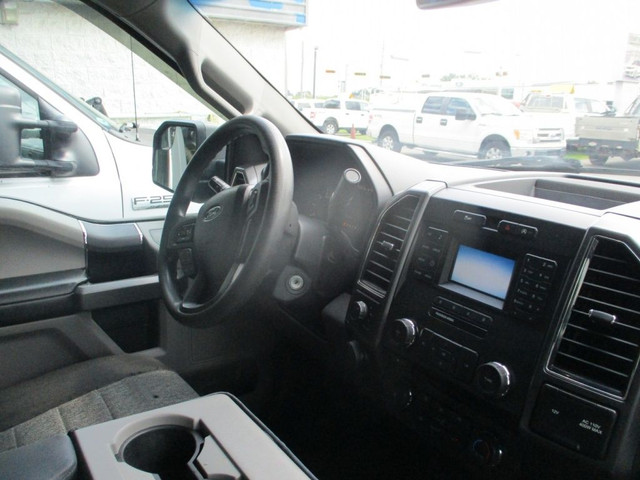 2017 Ford F-150 XLT CREWCAB 4X4 V6 FINANCEMENT MAISON DISPONIBLE in Cars & Trucks in Laval / North Shore - Image 4