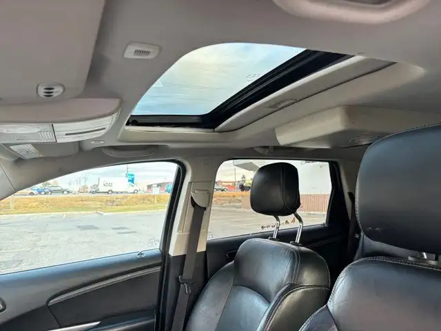 2018 Dodge Journey Crossroad | SUNROOF | HEATED SEATS | DVD dans Autos et camions dans Calgary - Image 15