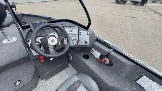 2022 TRACKER ProGuide V-175 Combo Mercury 115 ProXS 4stroke --us in Powerboats & Motorboats in Prince Albert - Image 17