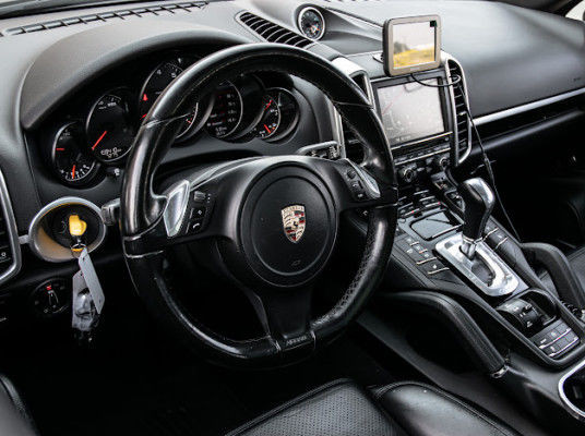 2014 Porsche Cayenne NAV|PANO|HEATED SEATS|BACKUP|CLEAN CARFAX| in Cars & Trucks in City of Toronto - Image 3