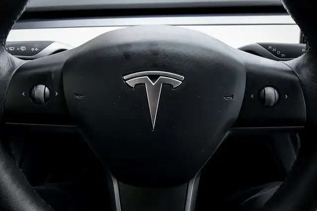 2023 Tesla Model 3 Base • FAST CHARGING • NAV • 360 CAM • SUNROO in Cars & Trucks in Kingston - Image 17
