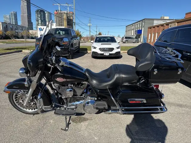 2011 Harley-Davidson Electra Glide Classic ~ ELECTRA GLIDE CLASS in Sport Touring in City of Toronto - Image 3