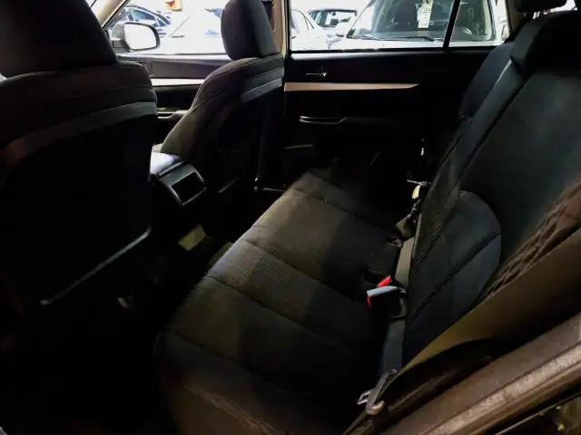 2011 Subaru Outback Sunroof/Bluetooth/All Wheel Drive dans Autos et camions dans Ville de Toronto - Image 17