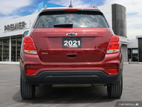 This 2021 Chevrolet Trax LT is the perfect blend of city-smart practicality and adventurous spirit.... (image 4)