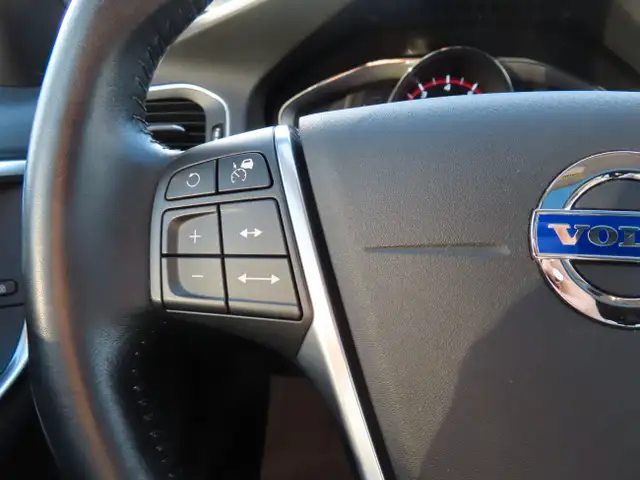 2016 Volvo V60 Cross Country T5 PREMIER PKG AWD - WAGON - LEATHE in Cars & Trucks in Oakville / Halton Region - Image 36
