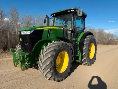 2011 John Deere 7215R FWA - 6569 hours - 40km/hr Command Quad transmission with Auto Function and le...