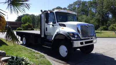 2015 International 7400 16 Foot Flat Deck Diesel 4X4 7.6L L6 DIESEL engine 4X4, Roda Deaco Valve All...