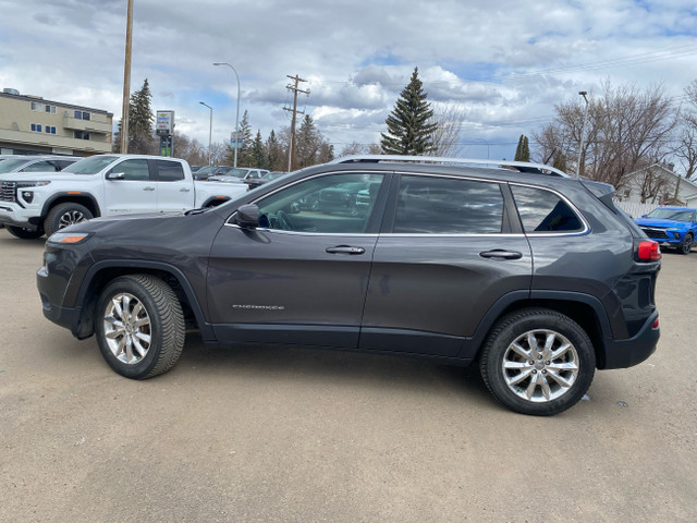 2014 Jeep Cherokee Limited LEATHER! SUNROOF! HEATED SEATS! in Cars & Trucks in Medicine Hat - Image 2