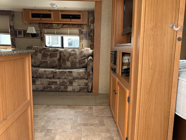 2011 Nomad Skyline 297BHS BUNK HOUSE FREE STORAGE TIL SPRING in Travel Trailers & Campers in London - Image 3