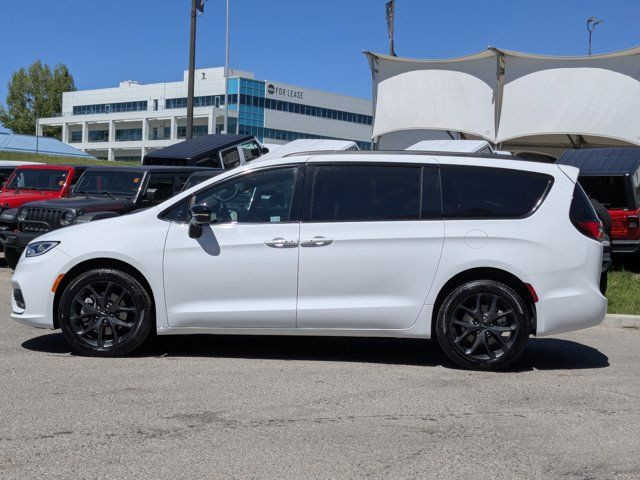 2024 Chrysler Pacifica Touring-L-AWD -S Appearance-Pano in Cars & Trucks in Calgary - Image 4