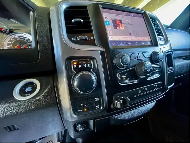 2022 Ram 1500 Classic Warlock CREW 4WD 5.7L HEMI B/U CAMERA dans Autos et camions dans Delta/Surrey/Langley - Image 25