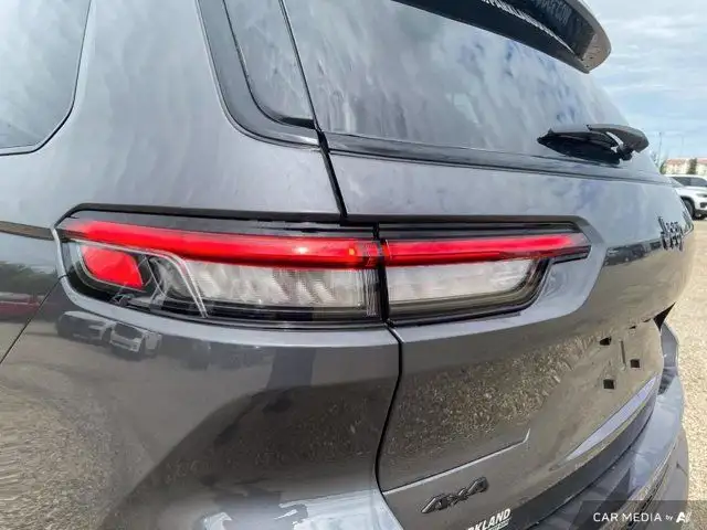 2025 Jeep Grand Cherokee L Altitude 4x4 Sunroof Nav Capable in Cars & Trucks in St. Albert - Image 15