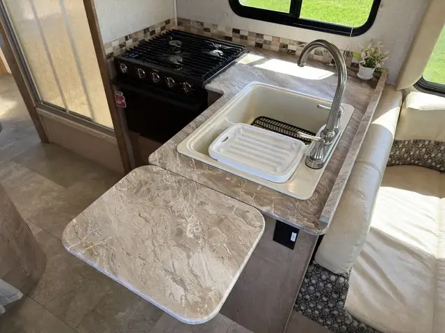 2020 Coachmen Leprechaun 270QB Motorisé classe C 2020 Coachmen L in RVs & Motorhomes in Lanaudière - Image 18