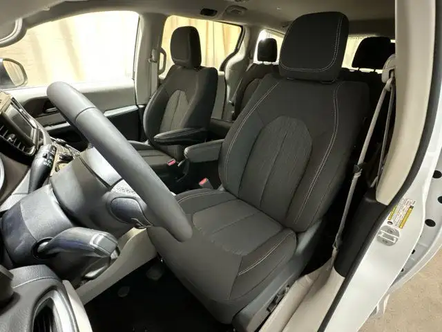 2024 Chrysler Grand Caravan SXT | Remote Start | Apple CarPlay in Cars & Trucks in Edmonton - Image 12