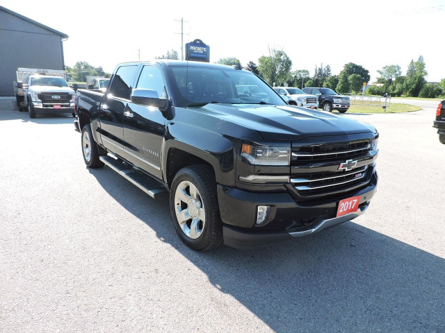 2017 Chevrolet Silverado 1500 LTZ 6.2L V8 4X4 Leather Sunroof Z7 in Cars & Trucks in Stratford