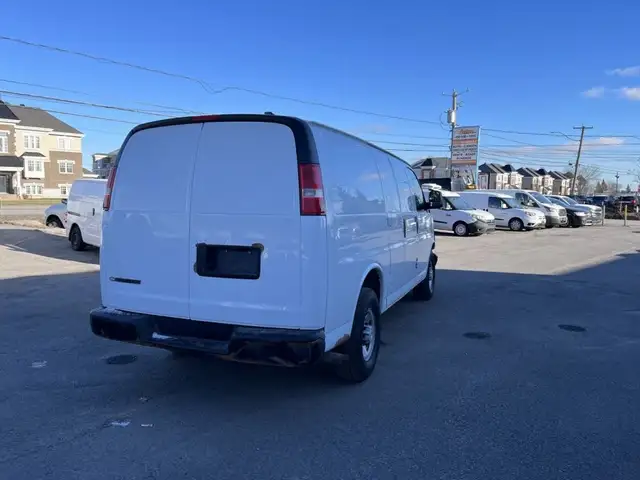 2017 Chevrolet Express Cargo Van in Cars & Trucks in Laval / North Shore - Image 5