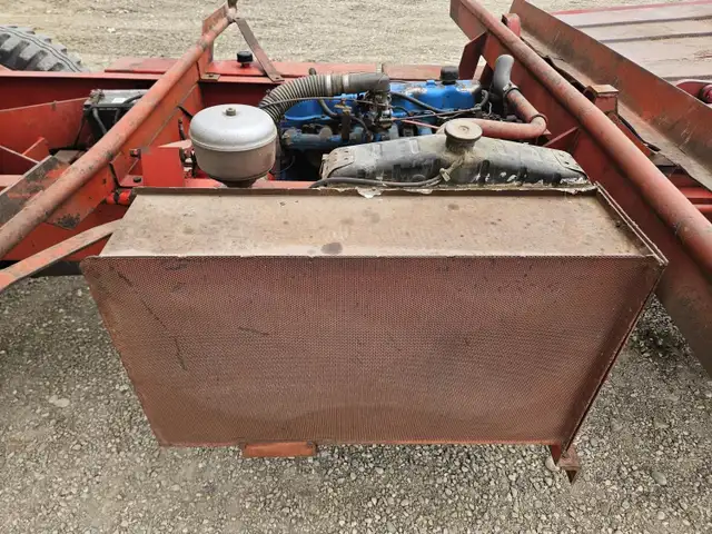 New Holland Square Bale Stackliner 1047 in Farming Equipment in Grande Prairie - Image 13