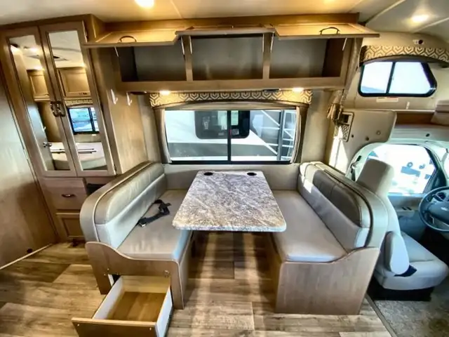 2020 Thor Motor Coach Chateau 22E in RVs & Motorhomes in Abbotsford - Image 24