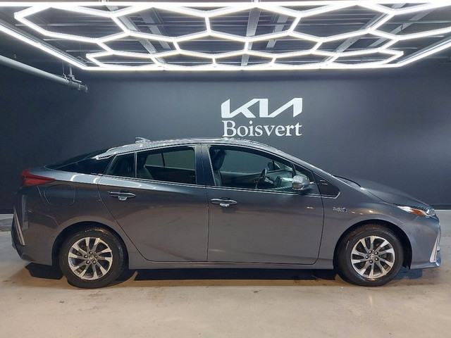 2021 Toyota Prius Prime JAMAIS ACCIDENTÉ BAS KILOMÉTRAGE PHEV in Cars & Trucks in Laval / North Shore - Image 2