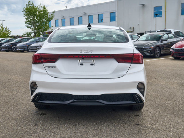 2022 Kia Forte EX | Charging Pad | Apple CarPlay | Heated Wheel in Cars & Trucks in Edmonton - Image 4