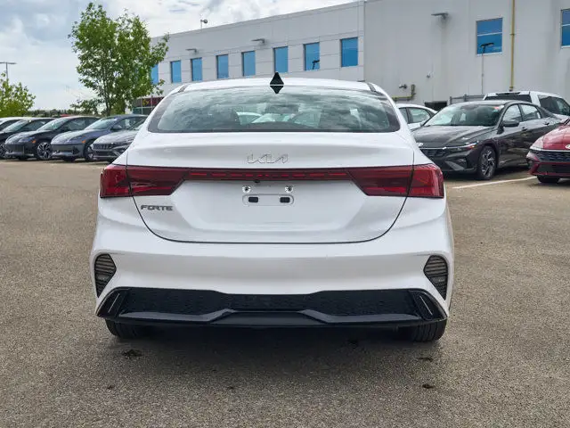 2022 Kia Forte EX | Charging Pad | Apple CarPlay | Heated Wheel in Cars & Trucks in Edmonton - Image 5