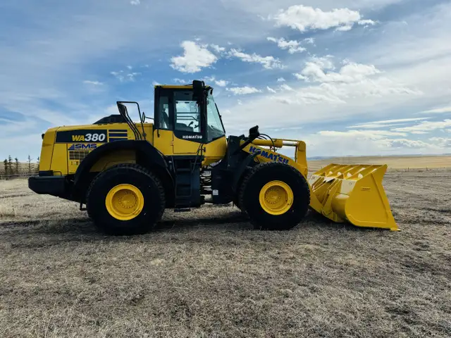 2016 Komatsu WA380-7 LOADER dans Équipement lourd dans Calgary - Image 7