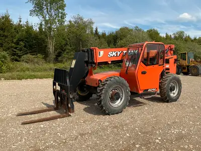 2010 JLG 8042 zoom boom is powered by Cummins diesel engine. Unit is equipped with manual quick conn...