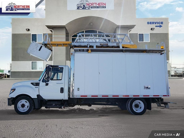 2012 International Terrastar CUBE VAN / BUCKET LIFT / SHELVIN... in Cars & Trucks in Edmonton - Image 3