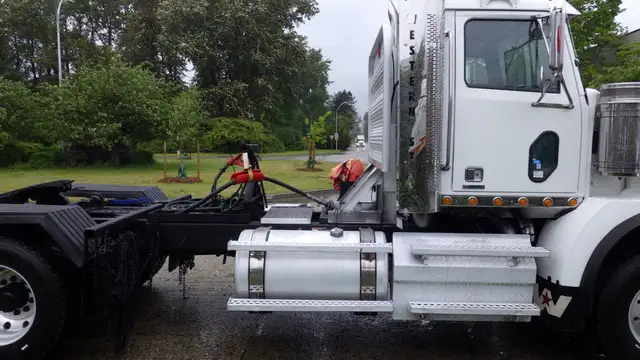 2019 Western Star 4900 SB Cummins X15 Eaton 18 Speed in Heavy Trucks in Delta/Surrey/Langley - Image 14