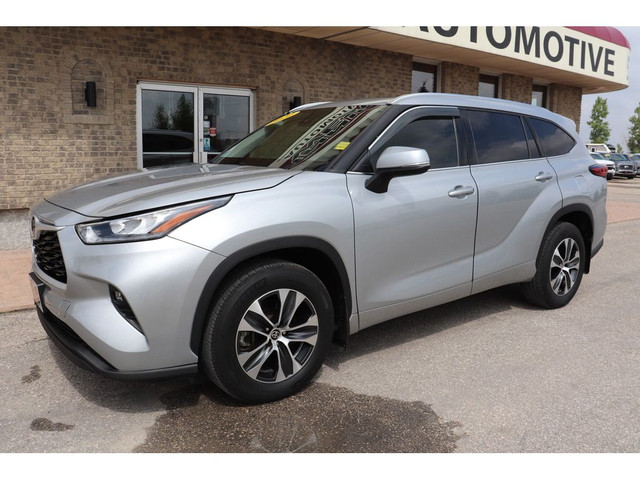 2020 Toyota Highlander LOCAL MANITOBA XLE, LOW KMS, VERY CLEAN & in Cars & Trucks in Winnipeg - Image 3