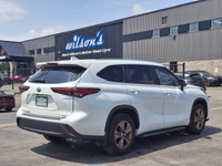 Check out this certified 2023 Toyota Highlander Hybrid XLE Bronze Edition | Adaptive Cruise | Sunroo... (image 5)