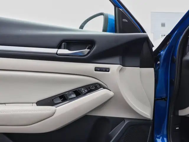 2025 Nissan Altima Platinum in Cars & Trucks in Oakville / Halton Region - Image 8